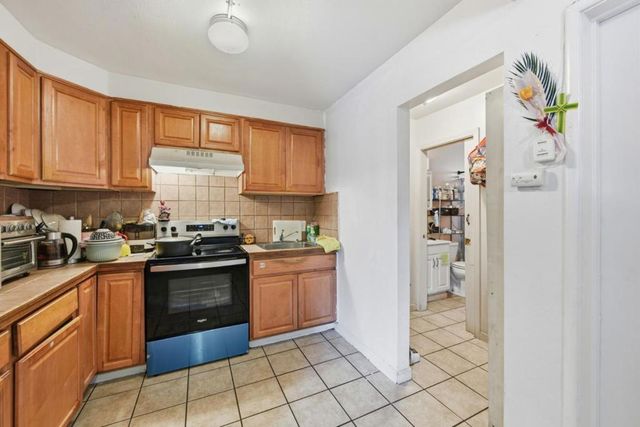 3050 Davis Street, Oakland, CA 94601