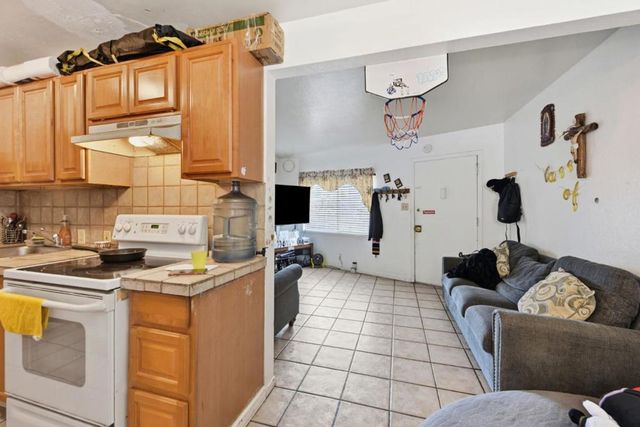 3050 Davis Street, Oakland, CA 94601