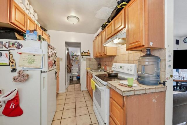 3050 Davis Street, Oakland, CA 94601