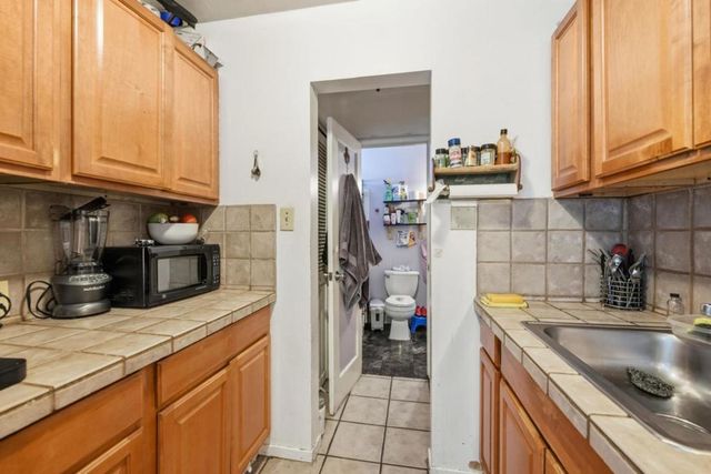 3050 Davis Street, Oakland, CA 94601