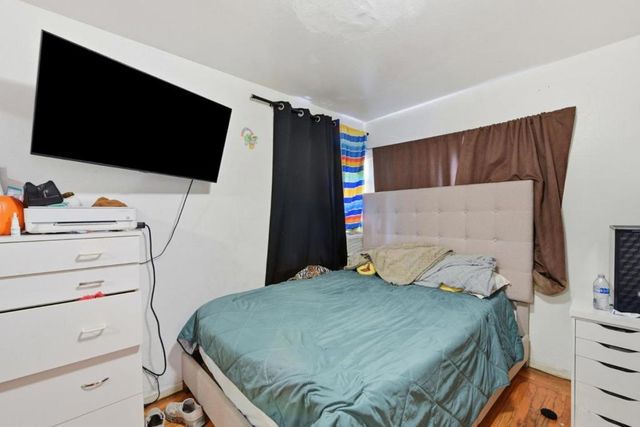 3050 Davis Street, Oakland, CA 94601