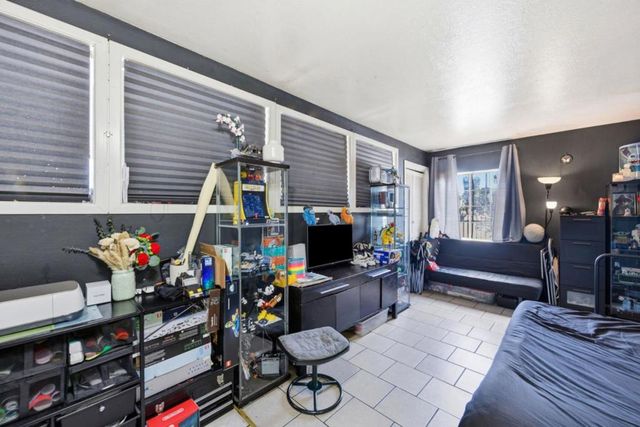 3050 Davis Street, Oakland, CA 94601