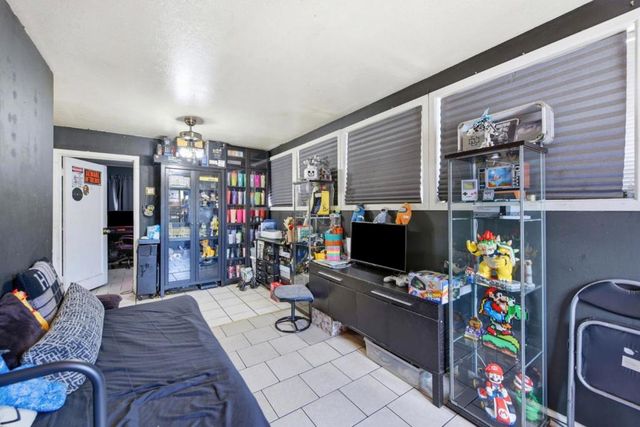 3050 Davis Street, Oakland, CA 94601