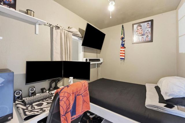 3050 Davis Street, Oakland, CA 94601