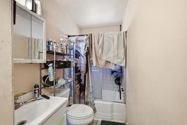 3050 Davis Street, Oakland, CA 94601