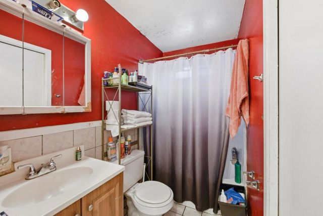 3050 Davis Street, Oakland, CA 94601