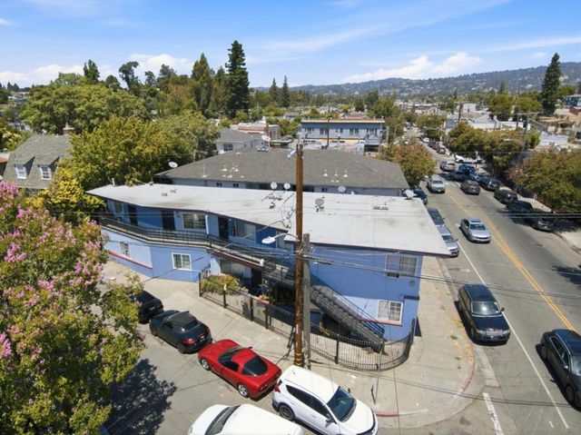 3050 Davis Street, Oakland, CA 94601