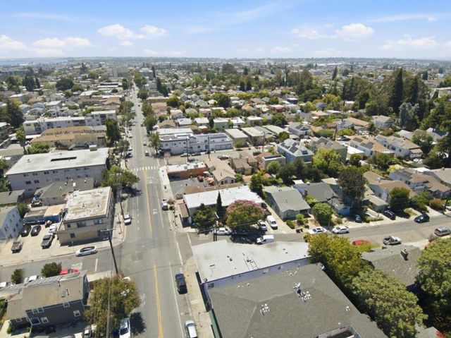 3050 Davis Street, Oakland, CA 94601