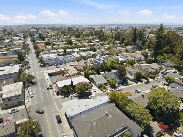 3050 Davis Street, Oakland, CA 94601