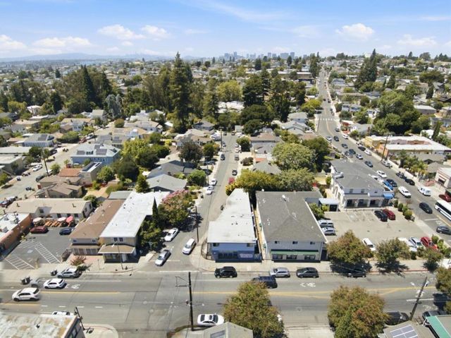 3050 Davis Street, Oakland, CA 94601