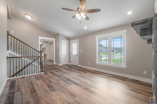 4334 SW Lakeside DR, Topeka, KS 66610