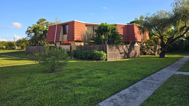 23048 Oxford Place, Boca Raton, FL 33433