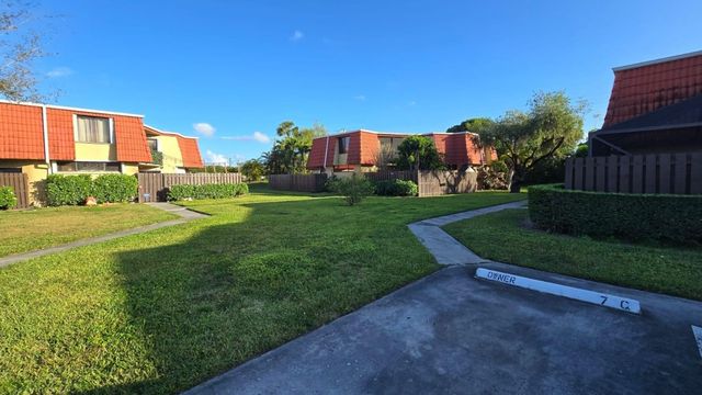 23048 Oxford Place, Boca Raton, FL 33433
