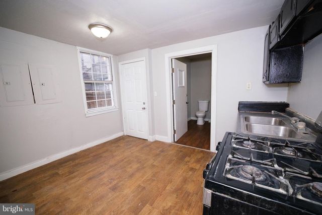 566 W PHILADELPHIA ST, York, PA 17401