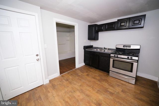 566 W PHILADELPHIA ST, York, PA 17401