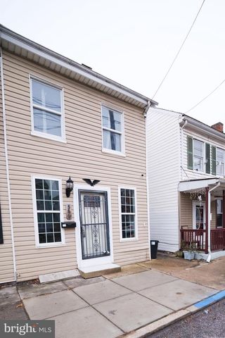 566 W PHILADELPHIA ST, York, PA 17401