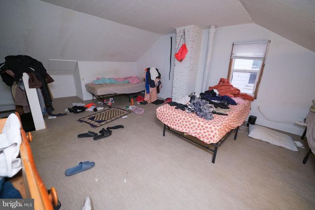 566 W PHILADELPHIA ST, York, PA 17401