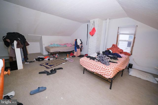 566 W PHILADELPHIA ST, York, PA 17401