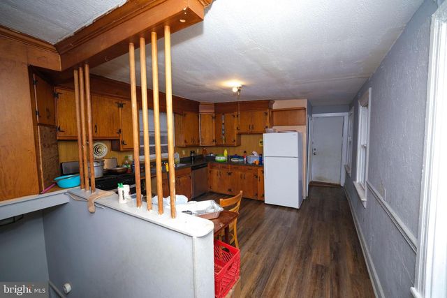 566 W PHILADELPHIA ST, York, PA 17401