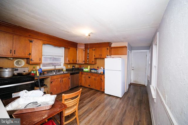 566 W PHILADELPHIA ST, York, PA 17401