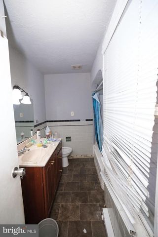 566 W PHILADELPHIA ST, York, PA 17401