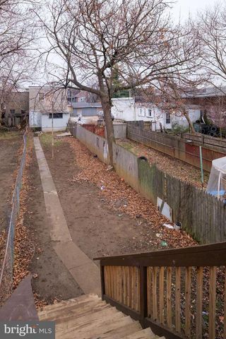 566 W PHILADELPHIA ST, York, PA 17401