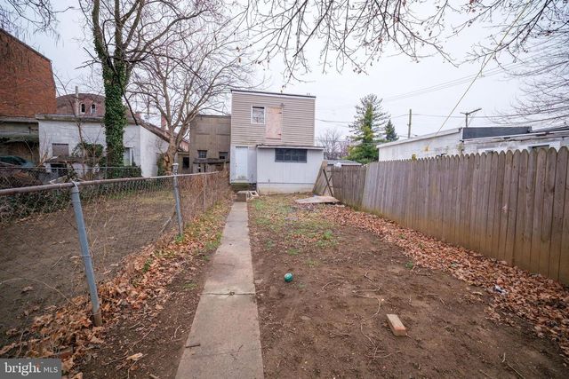 566 W PHILADELPHIA ST, York, PA 17401