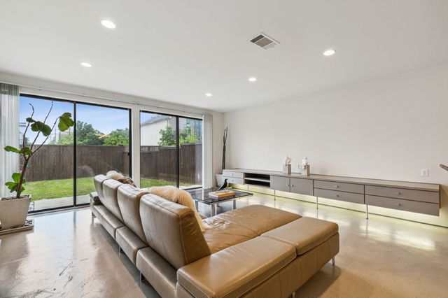 2913 Reagan Street, Dallas, TX 75219