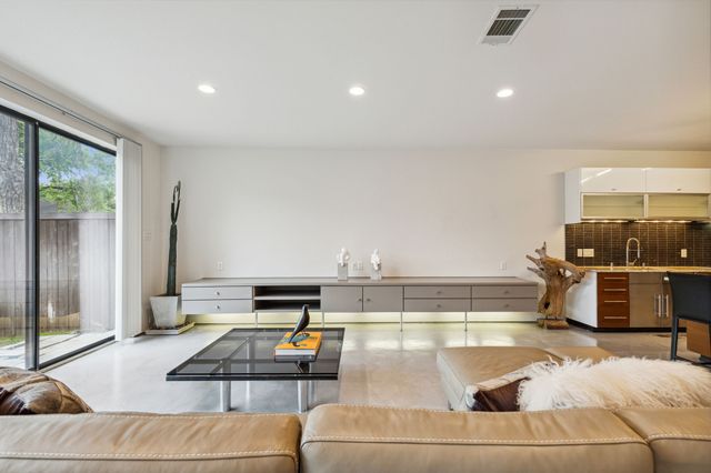 2913 Reagan Street, Dallas, TX 75219