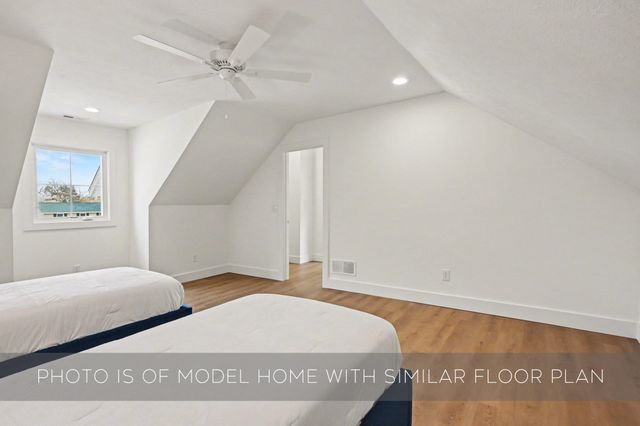 739 N Twyckenham Drive, South Bend, IN 46617