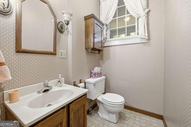 121 W Candler Street, Winder, GA 30680