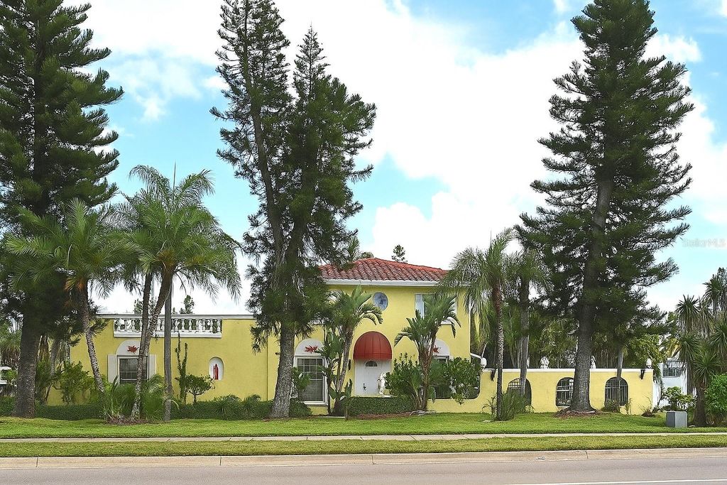 305 GULF BLVD, Belleair Beach, FL 33786