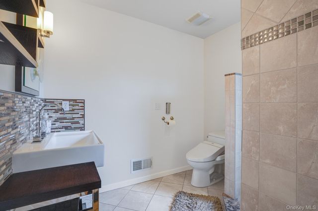 27 Frieda Lane, Poughkeepsie, NY 12603