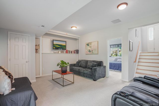 27 Frieda Lane, Poughkeepsie, NY 12603