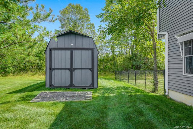 27 Frieda Lane, Poughkeepsie, NY 12603