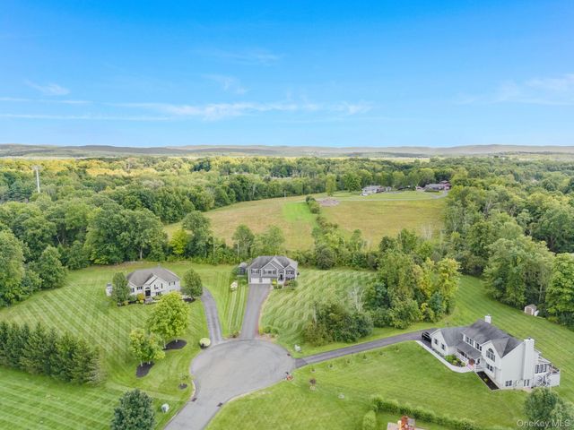 27 Frieda Lane, Poughkeepsie, NY 12603