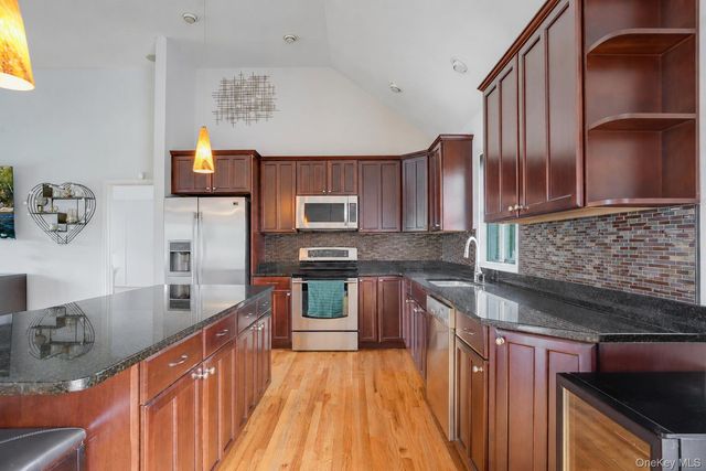 27 Frieda Lane, Poughkeepsie, NY 12603
