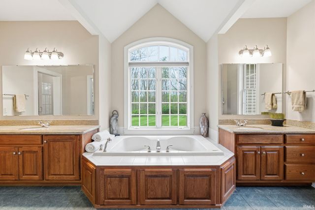 10210 Snowy Owl Lane, Roanoke, IN 46783