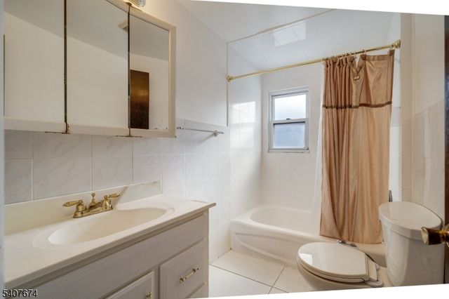 32 Rosalie St, Fair Lawn Boro, NJ 07410