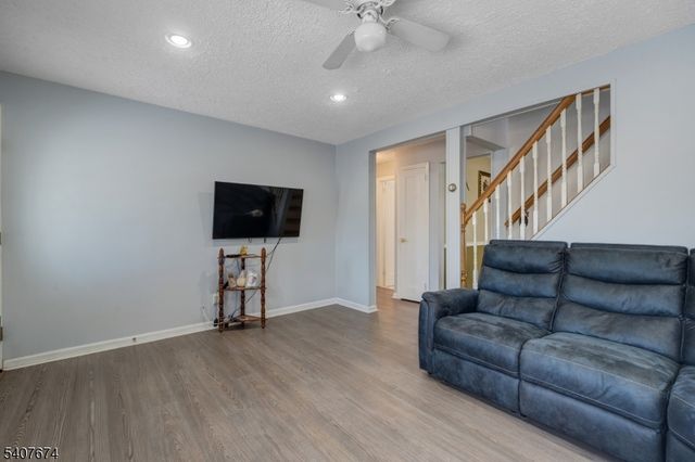 32 Rosalie St, Fair Lawn Boro, NJ 07410