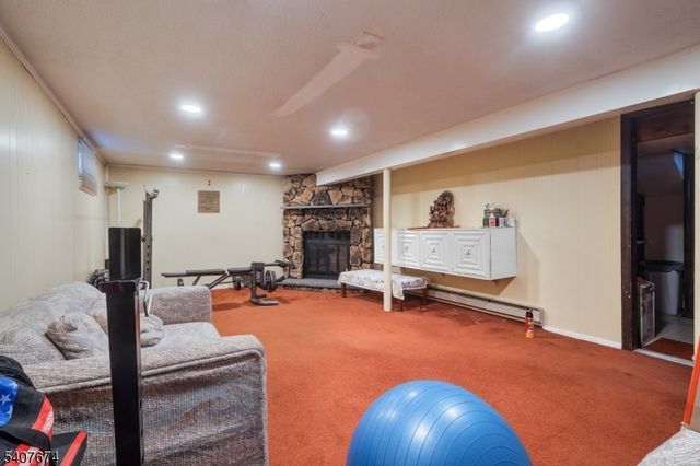 32 Rosalie St, Fair Lawn Boro, NJ 07410