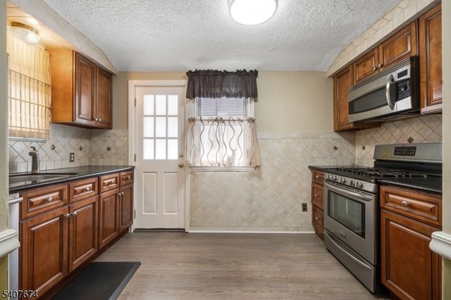 32 Rosalie St, Fair Lawn Boro, NJ 07410