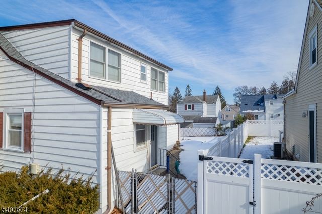 32 Rosalie St, Fair Lawn Boro, NJ 07410