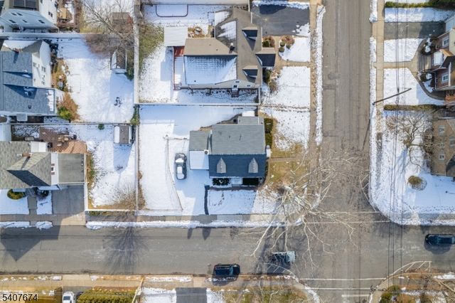 32 Rosalie St, Fair Lawn Boro, NJ 07410