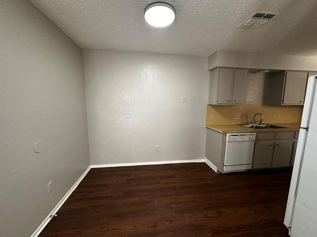 2202 Donahue LN A, Austin, TX 78744
