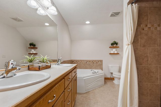 6051 Goodview Trail N, Hugo, MN 55038