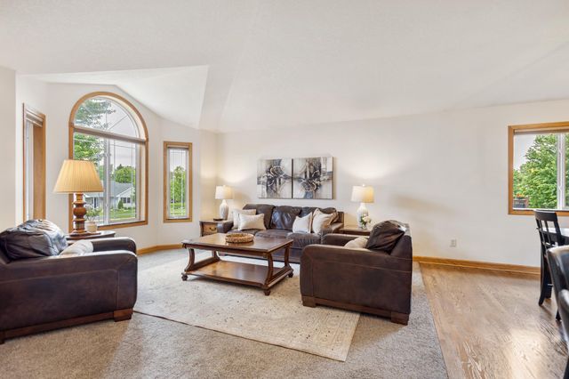 6051 Goodview Trail N, Hugo, MN 55038