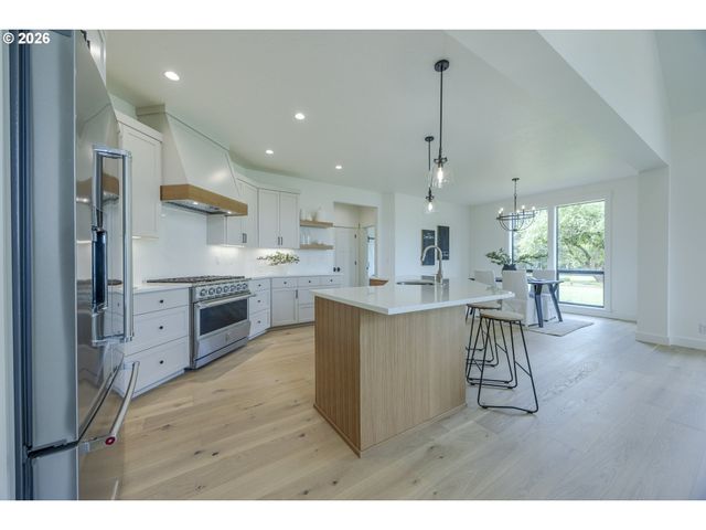 88368 JESSIE JAMES Ln, Veneta, OR 97487
