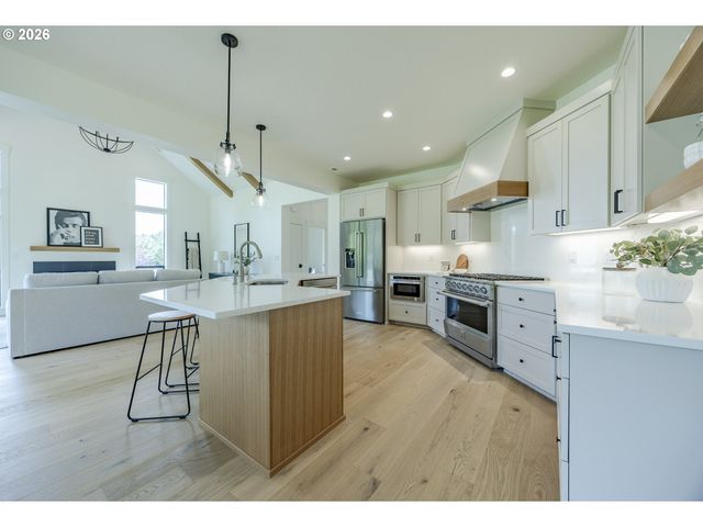 88368 JESSIE JAMES Ln, Veneta, OR 97487