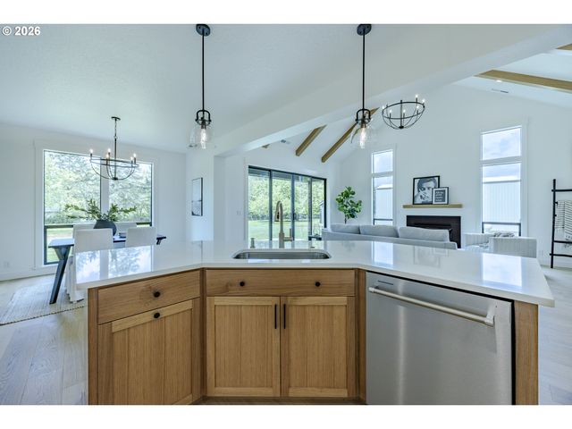 88368 JESSIE JAMES Ln, Veneta, OR 97487